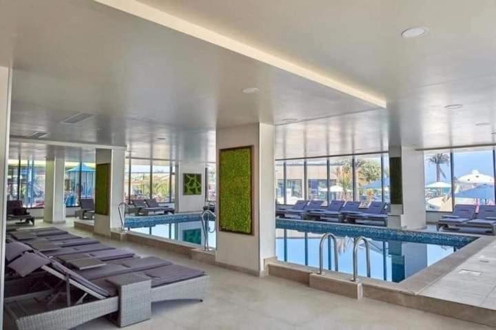 Iriny Apartment Spa&Pool By Alezzi Beach Resort Năvodari Extérieur photo